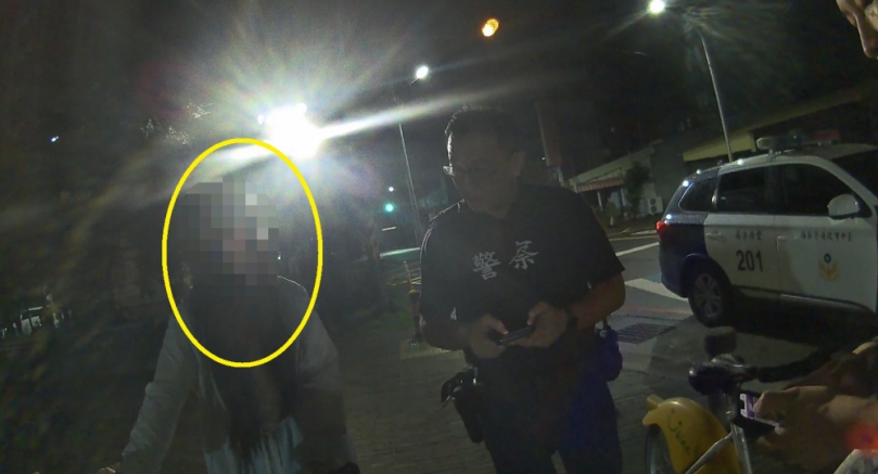 末班車沒搭上少女深夜想騎YouBike返西屯   豐原警冒雨護送解圍