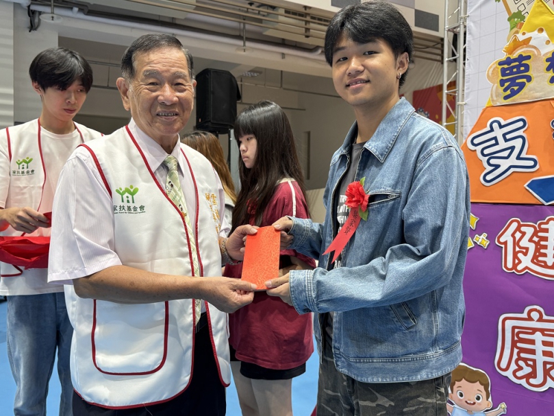 不讓經濟成追夢絆腳石！雲林家扶發589萬助學金　393學子受惠