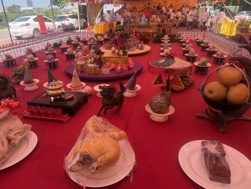 無極三清總道院信眾踴躍參與普渡　二千餘桌與豐富食材場面浩大熱鬧