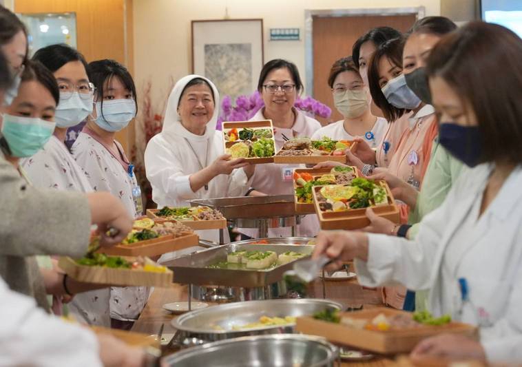 聖馬爾定醫院營養照護健康永續 榮獲台灣永續行動獎銅獎