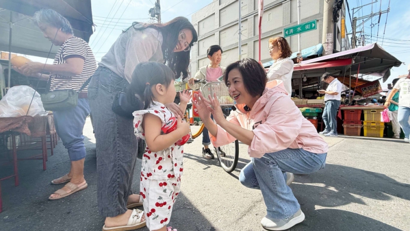 清水媳婦回清水市場拜票何欣純談海線願景海空雙港帶動會展觀光產業