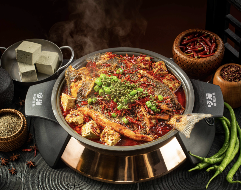 麻辣烤魚進化成夜生活！ATT「叼貓」插旗信義區　吃魚、唱歌、開趴一次滿足