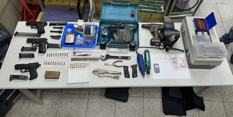 彭姓通緝犯擁槍持毒   偵二隊飛象過河逮獲