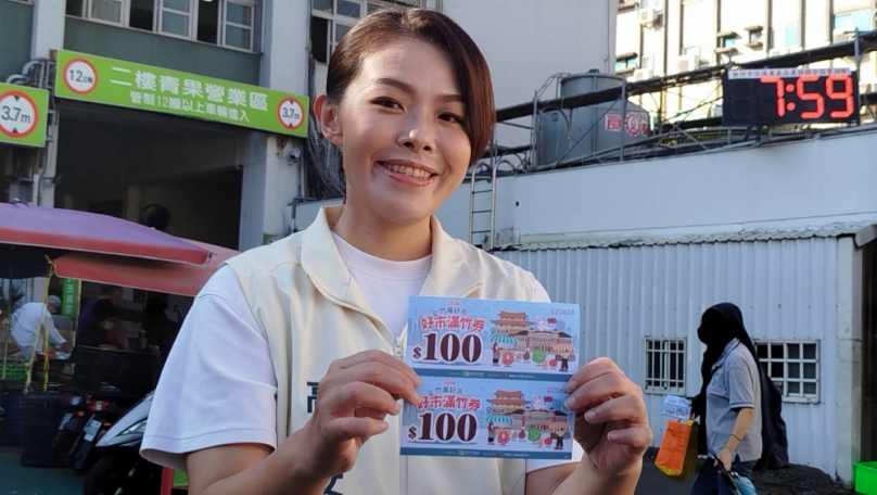 新竹市把新臺幣變大了！「好市滿竹」加倍券發放首日   高虹安邀鄉親走進市場振興經濟