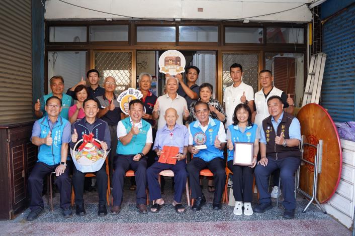 重陽敬老   新竹縣130位百歳人瑞獲贈萬元禮金、金鎖片