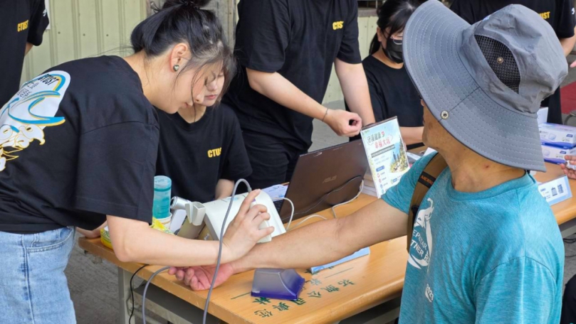 中臺科大攜手台中西南扶輪社登大坑步道公益健檢守護200位山友健康