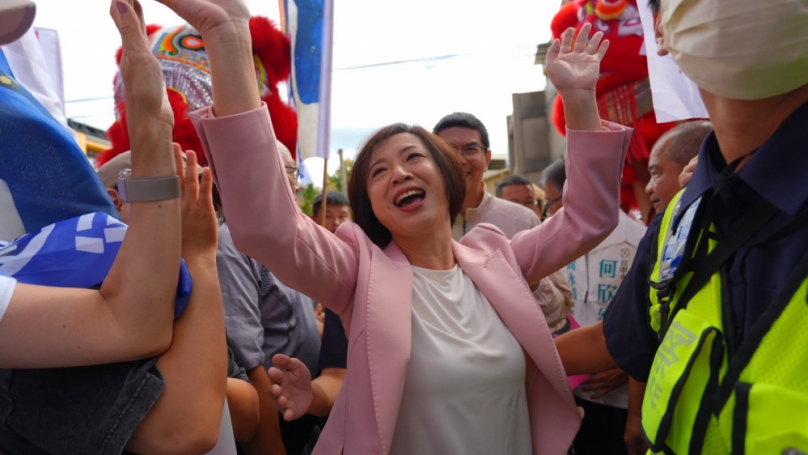 選戰倒數卅三日拚不停！民進黨台中市長候選人、立法委員何欣純一日橫跨13區　連趕5場議員競總成立力挺台中隊