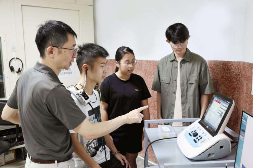 台灣醫事證照接軌國際！中山醫大語聽系畢業生成功換照英澳執業