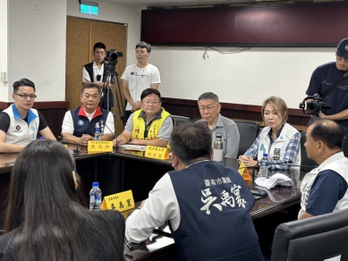 無黨團結聯盟議員向民眾黨主席柯文哲力促「藍白合」  打敗貪污腐敗民進黨政府