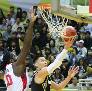 在鋼鐵人身上栽種大三元  林書豪帶領國王5連勝