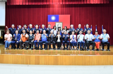 王縣長(前排中)出席彰化縣警察節慶祝大會。(照片縣府提供)