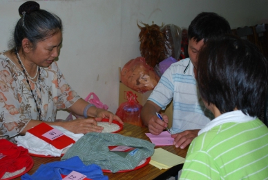 大甲鎮瀾宮看米卦為不少民眾解難的黃富甚　 三十年來以媽祖慈悲服務民眾而受尊敬