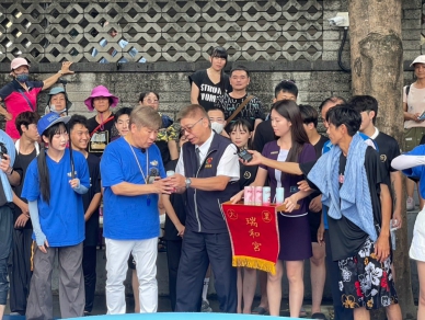 綜藝大集合再訪大里瑞和宮   大里農會氣泡飲清涼登場