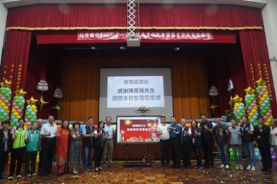 助梧棲國中升級智慧學習環境陳原隆捐贈30台智慧電視