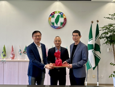 臺中市議會民進黨團新舊任黨團幹部交接  總召王立任交棒給周永鴻