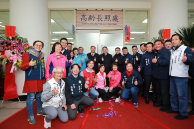 一站式搞定民生大小事   新竹縣府聯合服務中心、數位發展處、高齡長照處正式揭牌