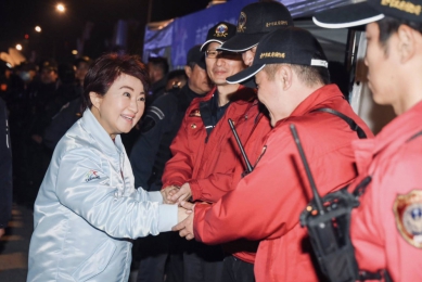 跨年夜城市英雄守護安全！盧秀燕親赴第一線感謝、慰勞各局處同仁堅守崗位