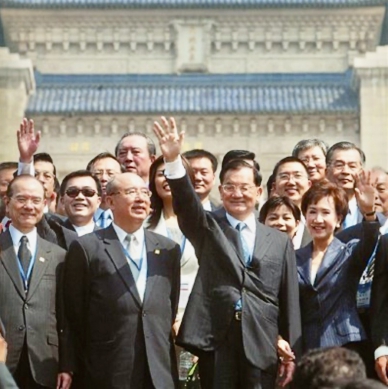 《那年我們走過中山路，從一人行腳，巧遇蕭院長與林部長等眾志同行到團結一心》