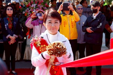 清水區玉京天公祖總廟龍鳳呈瑞龍柱完成大典盧市長到場致意