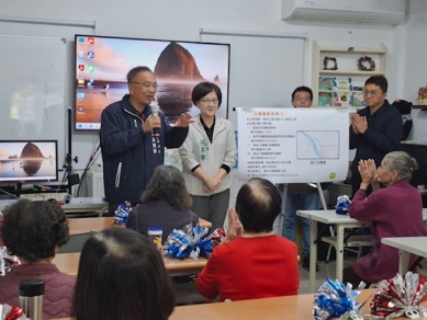 風雨故人來  民進黨市議員張芬郁爭取改善桐林活動中心漏水