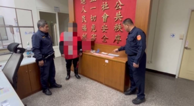 以為今天白跑了  外送員驚覺萬元餐費遺失  烏日警「以車追人」失而復得
