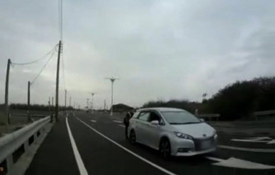 故障車誤闖斷腿區　臺西警即時應變防二次事故