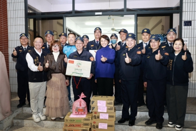 春節安全維護工作首日 許縣長至竹山慰問員警與協勤民力