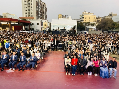 北港燈會雙主場引爆人潮　萬人嗨翻新春夜