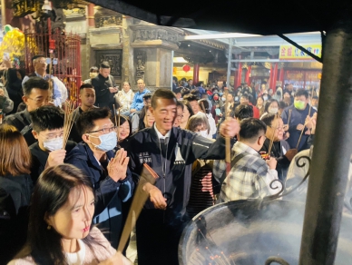 不搶頭香平安祈福成典範　萬人擠爆北港朝天宮迎馬年