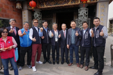 大年初一  台中市萬和宮萬頭攢動  廟內外、安燈及踜轎腳人聲鼎沸