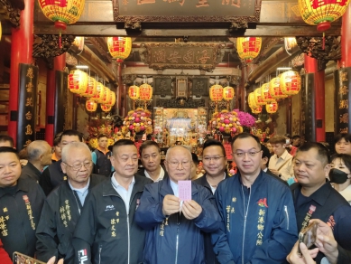 新港奉天宮隆重接神擲筶「國運」 得好籤「萬事逢春正及時」