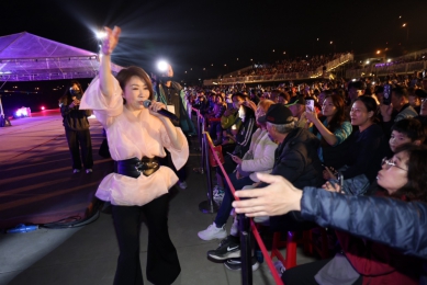 南投燈會高潮迭起 民歌年代風華夜座無虛席