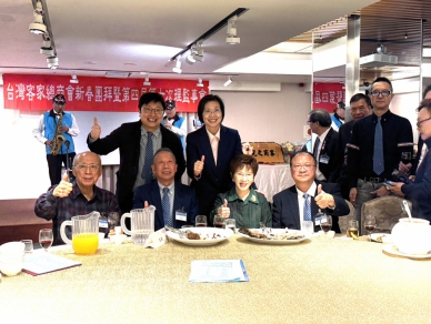 非贏不可！吳伯雄贈徐欣瑩4字打氣加油