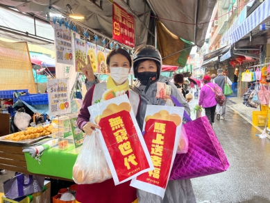 逾四成無政府福利身分   主要照顧者貧病交織   新竹家扶中心「馬上送幸福」助弱勢家庭走出醫療困境