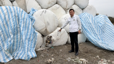 文山掩埋場垃圾太空包堆置不到四個月就發生破裂垃圾外露，被老鼠野狗啃食情況  民進黨市議員何文海憂心淪病媒溫床   怒批中市府堆置「垃圾玉山」政策破功   中市環保局：已立即派員修補及加固、加派巡檢避免影響環境