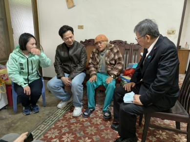 同年境遇差很大！柯P遇同齡獨老   建議出來工作更健康