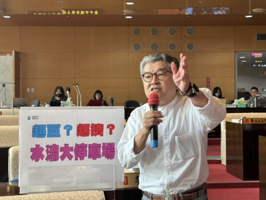 國民黨市議員李中直言市府對超巨蛋的地點選擇根本錯誤   建議超巨蛋可考慮落腳靜宜大學目前尚未使用的校地   帶動海線地區發展，創造更大效益
