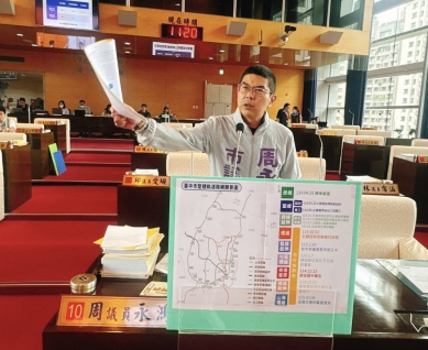 豐原往返機場公車班次嚴重不足　民進黨台中市議會黨團總召周永鴻要求增班並啟動豐科軸線可行性評估  國民黨市議員陳文政要求增加機場與水湳轉運中心或是高鐵站等大型交通節點連接巴士  民進黨市議員江肇國要求觀旅局跟交通局攜手規劃機場與飯店連接巴士