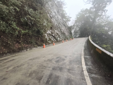 大雪山林道29.4K已完成落石清理已可通行