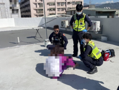 女子疑因課業壓力致情緒不穩   太平警勸導及時挽憾事