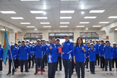 新竹縣622名選手及隊職員進軍全中運   陳見賢授旗勉勵凱旋榮歸