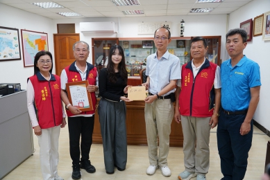 老大媽會百萬獎助金送暖 斗六學子勇闖英國頂尖學府追夢