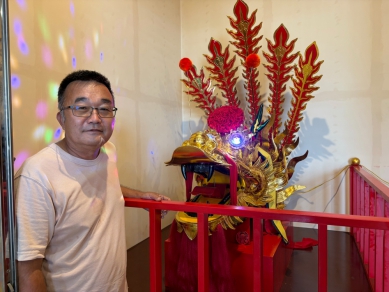 學甲慈濟宮上白礁祭典開路先鋒蜈蚣陣打造新的「蜈蚣公」金光閃閃