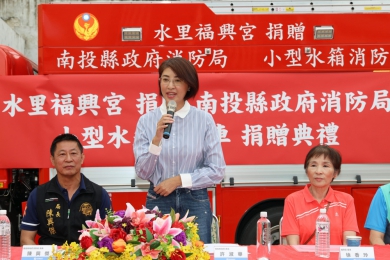 土地公婆庇佑．福興宮慨捐500萬元消防水箱車 許縣長專程受贈感謝福興宮管委會造福鄉里