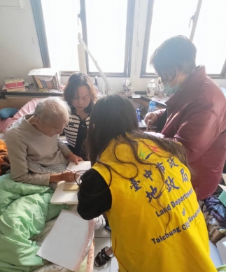 徵收補償費領取免奔波！中市地政局推到府、到點發放服務　貼心照顧弱勢族群