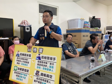 口湖警推有獎宣導送安全帽寓教於樂強化安全意識