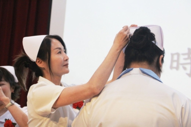 中臺科大歡慶國際護師節 151名學子加冠邁向臨床實習新里程碑