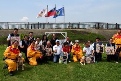 臺中搜救犬隊展現專業救援能量　議員參訪肯定特搜整備成果