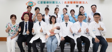 母忍痛自然產迎新生命　仁愛長庚跨科成功救治男嬰吸入胎便重症