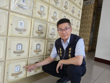 學甲慈濟宮「竹篙山靈骨寶塔」承載老兵歸鄉夢的最後一站！期盼有朝一日幫忙祂們魂歸故里
